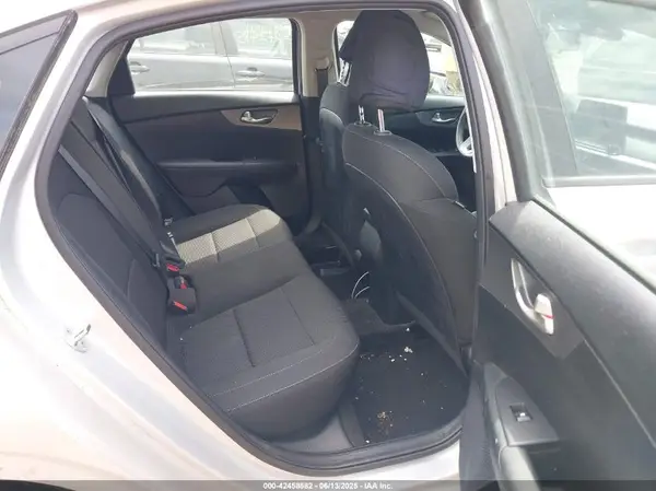3KPF24AD5KE131934 2019 KIA FORTE - Image 8