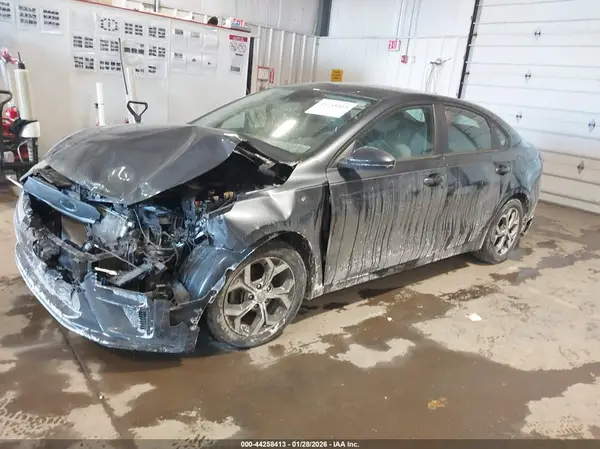 3KPF24AD5KE136177 2019 KIA FORTE - Image 2