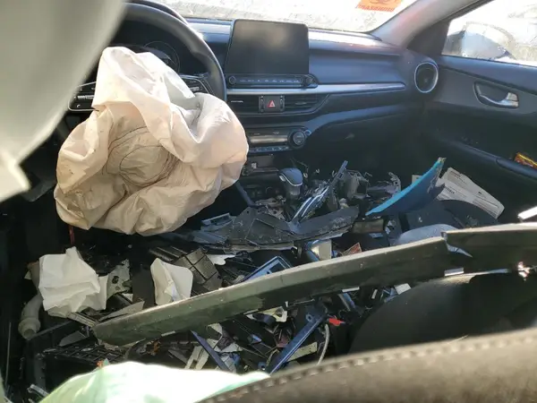 3KPF24AD5KE137250 2019 KIA FORTE - Image 8