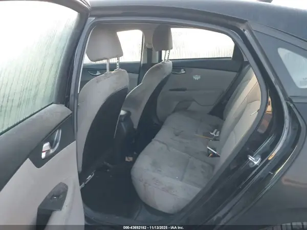 3KPF24AD5KE138057 2019 KIA FORTE - Image 8