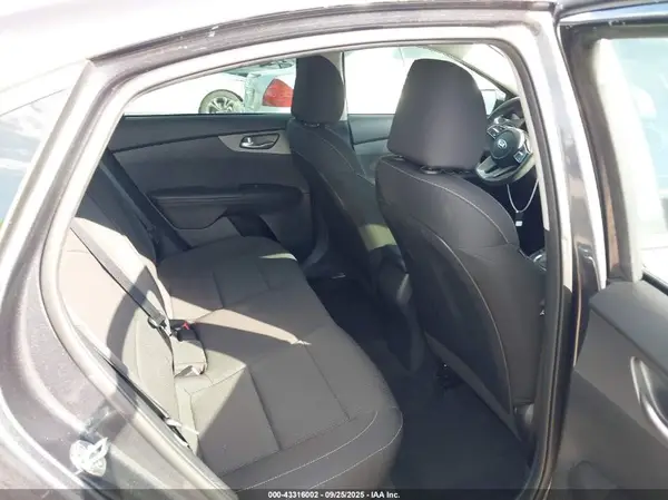 3KPF24AD5ME265202 2021 KIA FORTE - Image 8