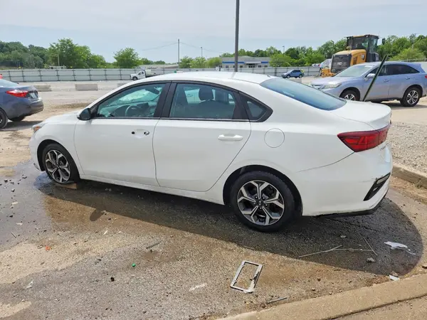 3KPF24AD5ME315404 2021 KIA FORTE - Image 2