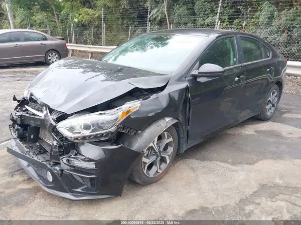 3KPF24AD5ME318626 2021 KIA FORTE - Image 2