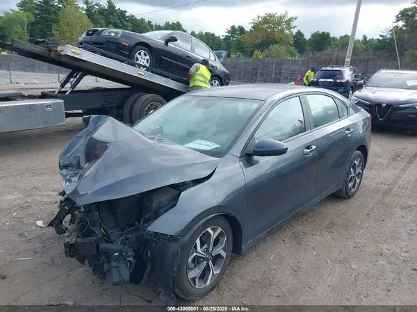 3KPF24AD5ME324880 2021 KIA FORTE - Image 2