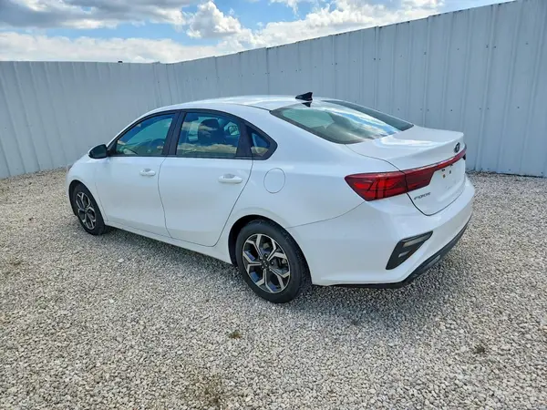 3KPF24AD5ME337225 2021 KIA FORTE - Image 2