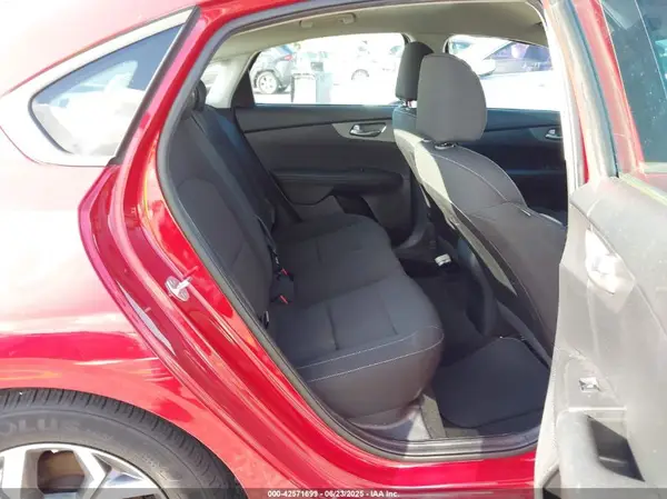 3KPF24AD5ME358852 2021 KIA FORTE - Image 8
