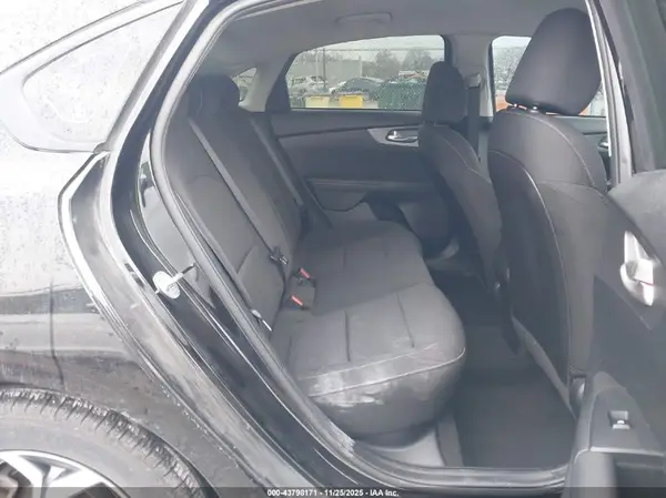 3KPF24AD5ME360228 2021 KIA FORTE - Image 8