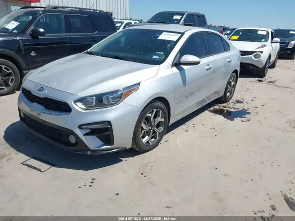 3KPF24AD5ME361203 2021 KIA FORTE - Image 2