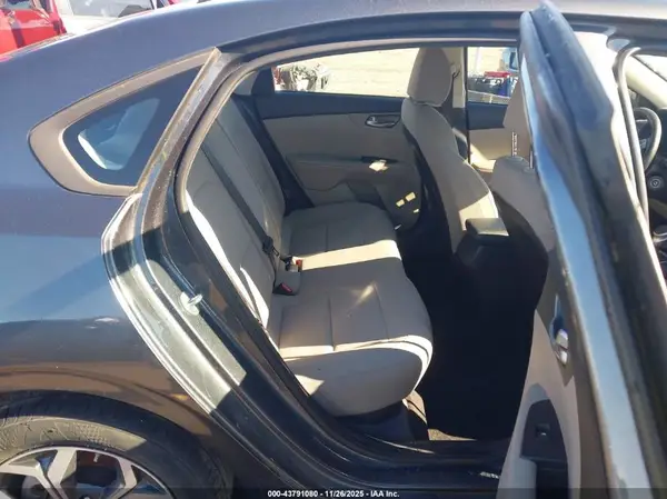 3KPF24AD5ME366918 2021 KIA FORTE - Image 8
