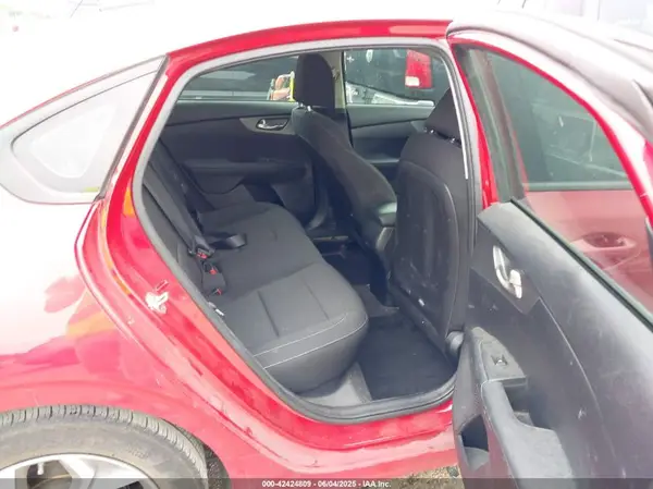 3KPF24AD5ME371388 2021 KIA FORTE - Image 8