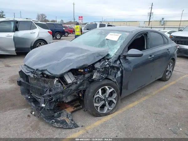 3KPF24AD5ME391429 2021 KIA FORTE - Image 2