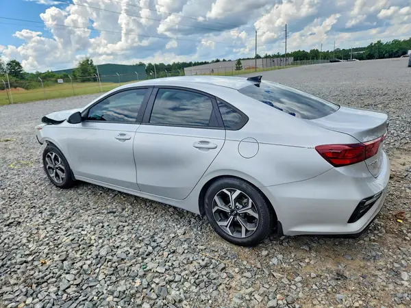 3KPF24AD5ME399076 2021 KIA FORTE - Image 2