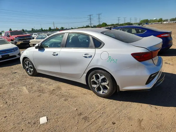 3KPF24AD5ME413378 2021 KIA FORTE - Image 2
