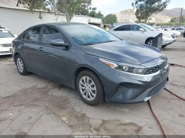 3KPF24AD5NE427153 2022 KIA FORTE - Image 1