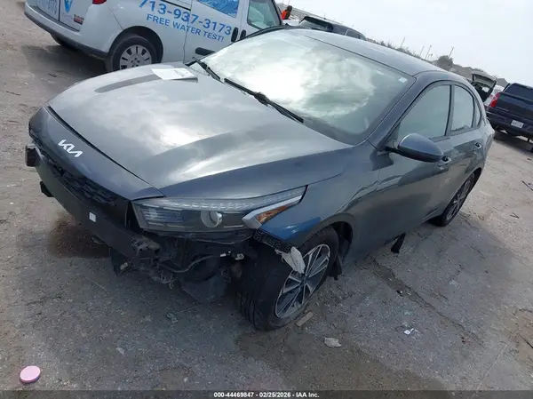3KPF24AD5NE427699 2022 KIA FORTE - Image 2