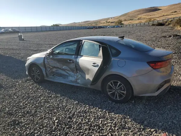 3KPF24AD5NE434345 2022 KIA FORTE - Image 2