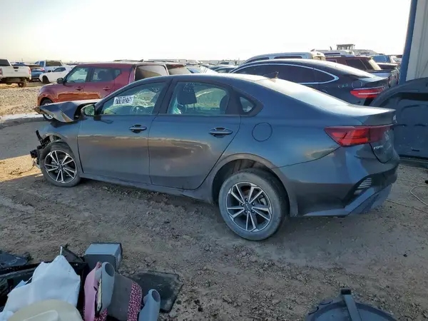 3KPF24AD5NE441182 2022 KIA FORTE - Image 2