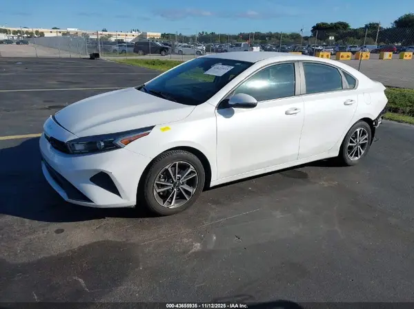 3KPF24AD5NE443160 2022 KIA FORTE - Image 2