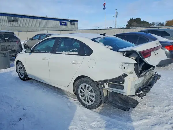 3KPF24AD5NE453266 2022 KIA FORTE - Image 2