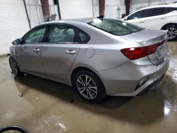 3KPF24AD5NE454918 2022 KIA FORTE - Image 2