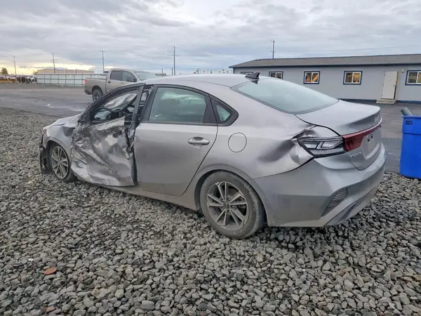 3KPF24AD5NE456247 2022 KIA FORTE - Image 2