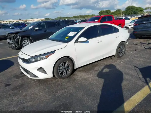 3KPF24AD5NE460556 2022 KIA FORTE - Image 2