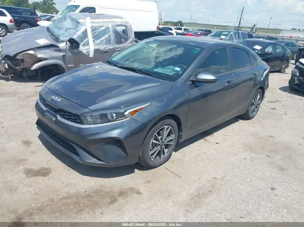 3KPF24AD5NE460878 2022 KIA FORTE - Image 2