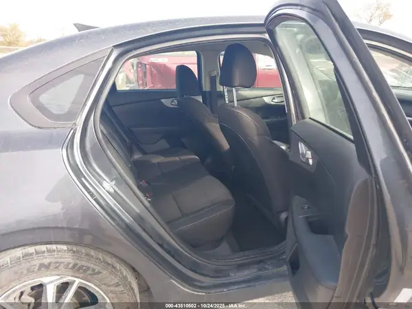 3KPF24AD5NE462176 2022 KIA FORTE - Image 8