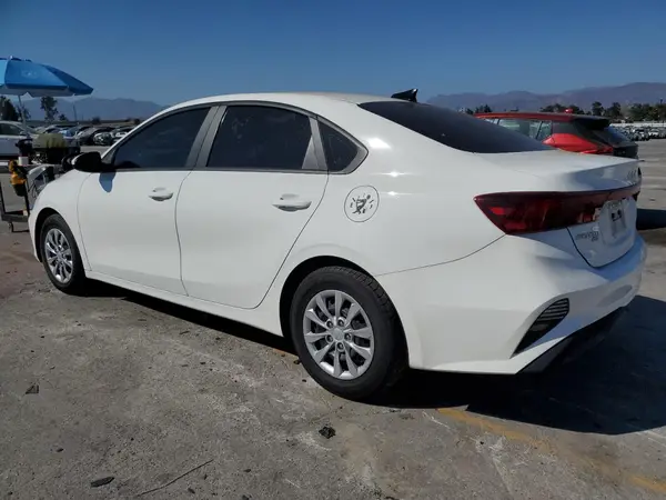 3KPF24AD5NE462274 2022 KIA FORTE - Image 2