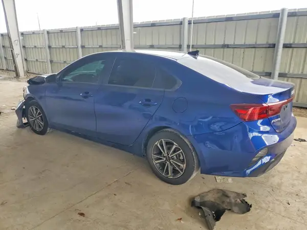 3KPF24AD5NE467099 2022 KIA FORTE - Image 2
