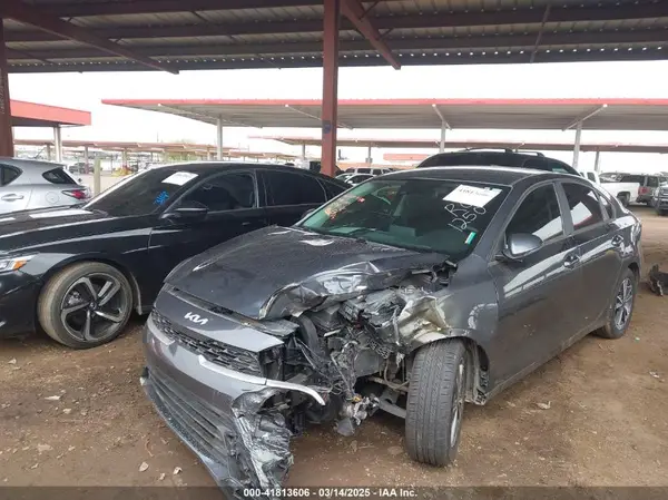 3KPF24AD5NE475834 2022 KIA FORTE - Image 2
