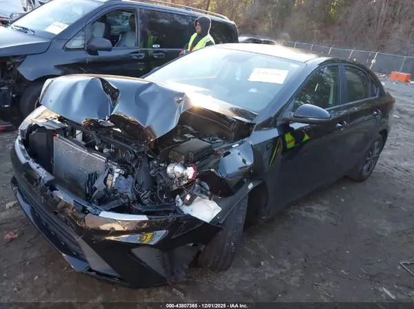 3KPF24AD5NE481827 2022 KIA FORTE - Image 2