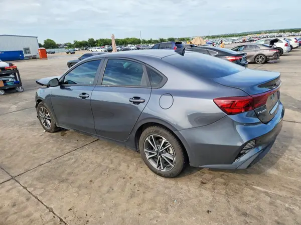 3KPF24AD5NE481911 2022 KIA FORTE - Image 2
