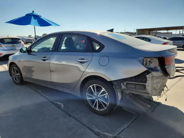 3KPF24AD5NE484291 2022 KIA FORTE - Image 2