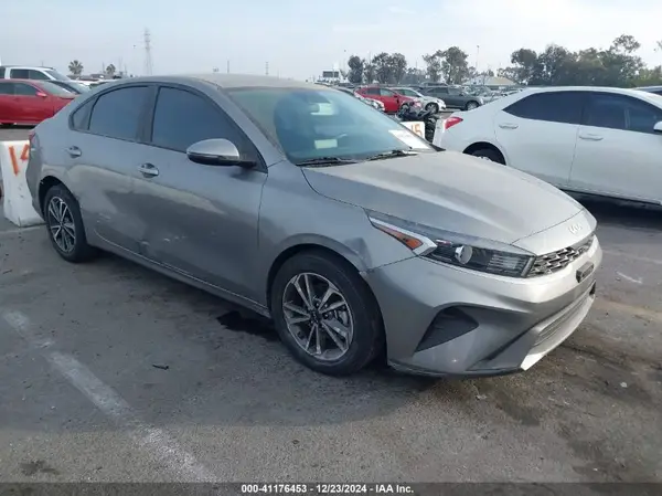 3KPF24AD5NE490186 2022 KIA FORTE - Image 1