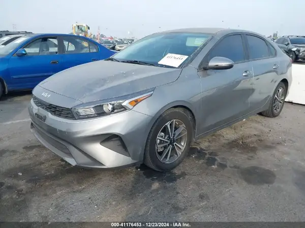 3KPF24AD5NE490186 2022 KIA FORTE - Image 2