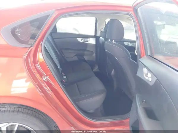 3KPF24AD5NE490527 2022 KIA FORTE - Image 8