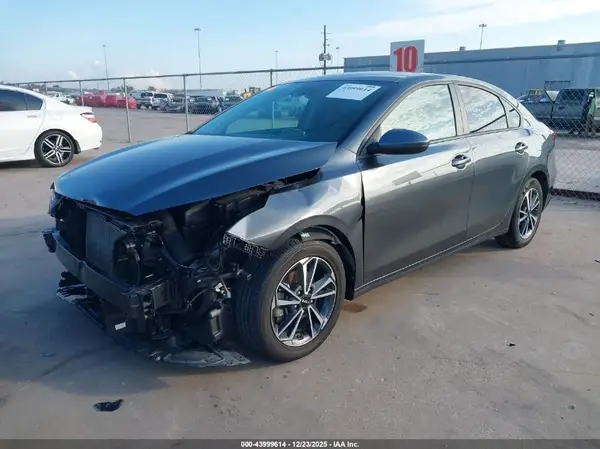 3KPF24AD5NE497588 2022 KIA FORTE - Image 2
