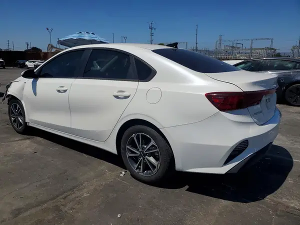 3KPF24AD5NE501946 2022 KIA FORTE - Image 2