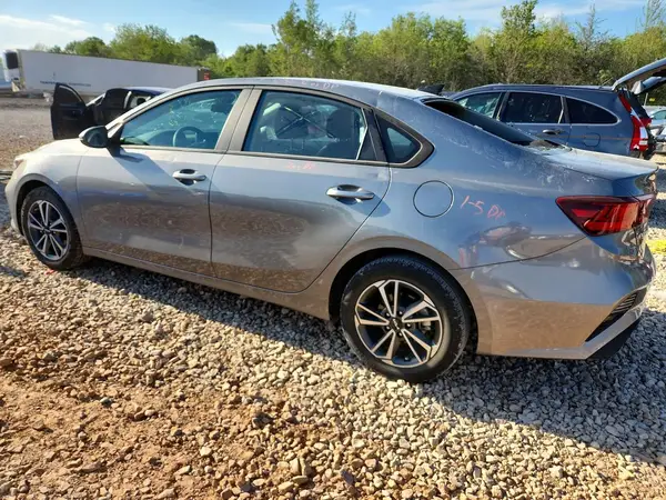 3KPF24AD5PE512562 2023 KIA FORTE - Image 2