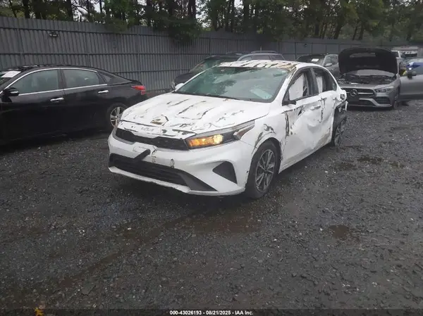 3KPF24AD5PE518295 2023 KIA FORTE - Image 2