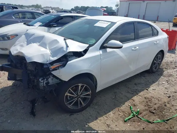 3KPF24AD5PE537686 2023 KIA FORTE - Image 2