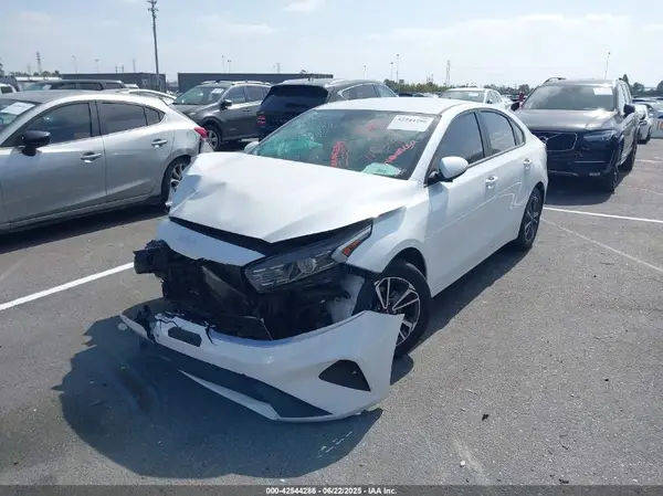 3KPF24AD5PE538546 2023 KIA FORTE - Image 2