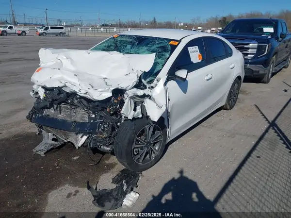 3KPF24AD5PE545657 2023 KIA FORTE - Image 2