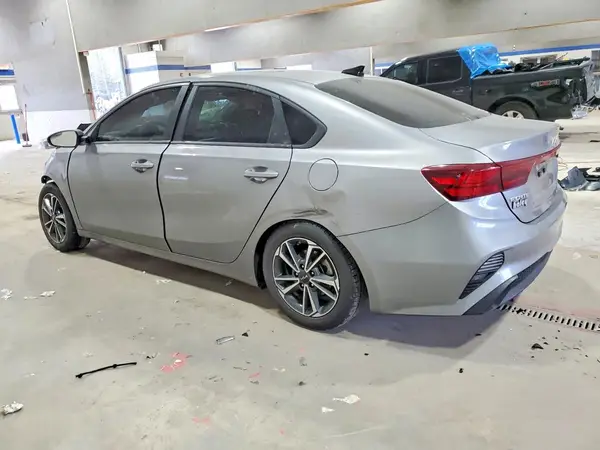 3KPF24AD5PE552124 2023 KIA FORTE - Image 2
