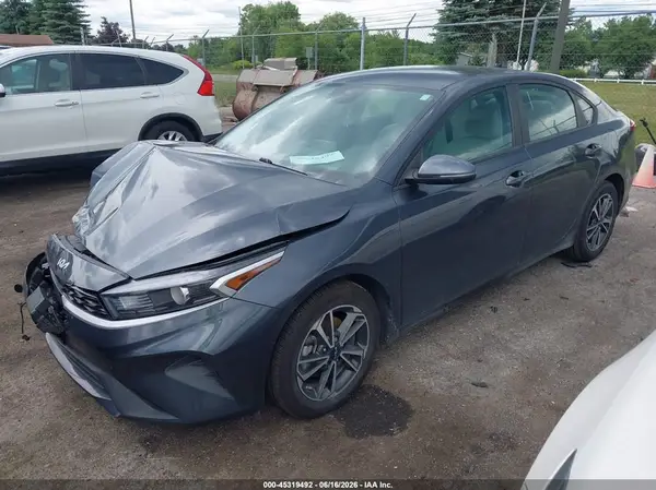 3KPF24AD5PE555301 2023 KIA FORTE - Image 2