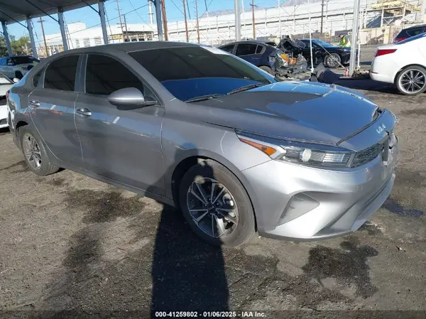 3KPF24AD5PE556657 2023 KIA FORTE - Image 1