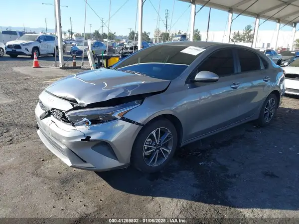 3KPF24AD5PE556657 2023 KIA FORTE - Image 2