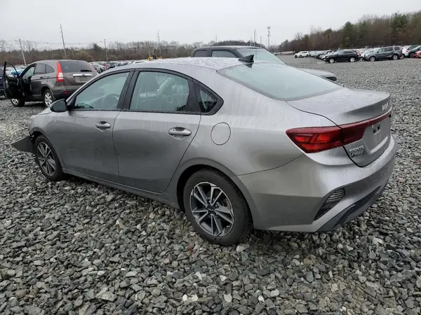 3KPF24AD5PE556805 2023 KIA FORTE - Image 2