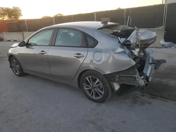 3KPF24AD5PE558618 2023 KIA FORTE - Image 2